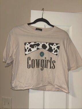 Cowgirls Graphic Cropped Tee in Cream